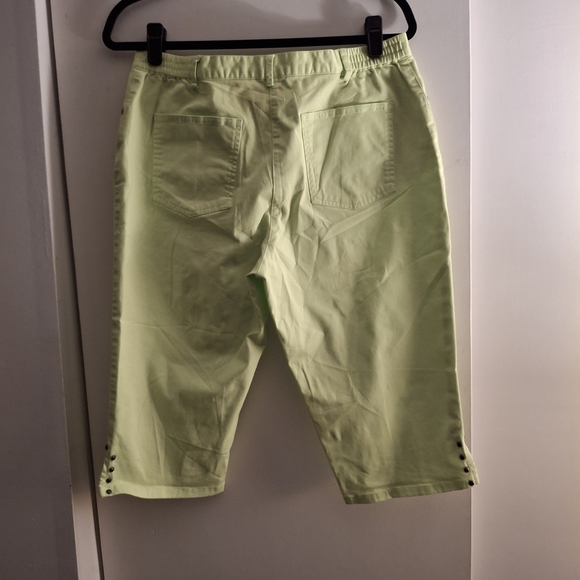 Hearts of Palm Petite Women's Neon Green Cropped Capris Pants - Picture 2 of 8